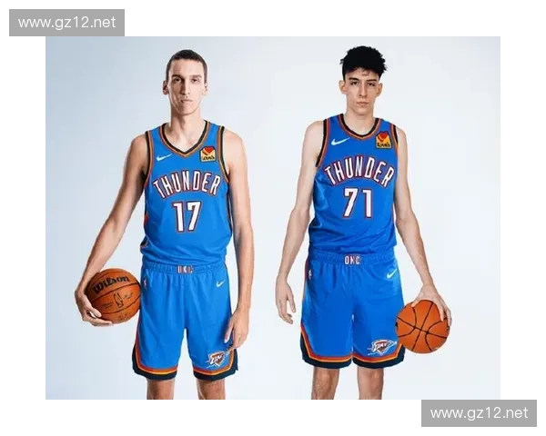 火箭大战雷霆激战正酣 确定季后赛席位的关键一战直播解析